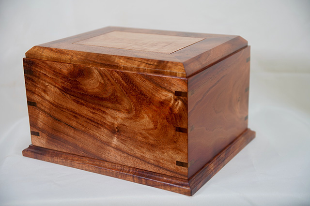 Koa urn (side view)